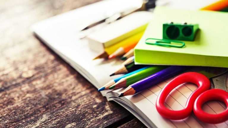 Planilha com a lista de material que as escolas não podem pedir aos pais
